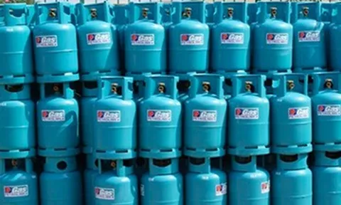 Giá gas tăng mạnh, mỗi bình gas 12kg đắt thêm 30.000 đồng