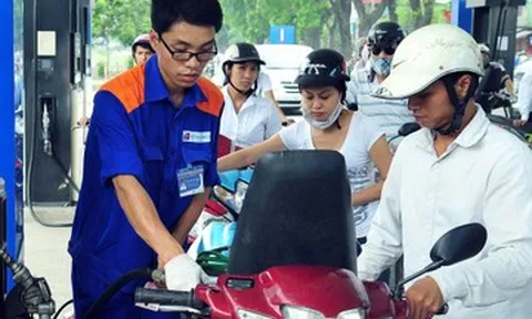 Nguy cơ giá xăng dầu tăng gây áp lực lạm phát: 3 kịch bản ứng phó