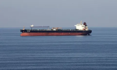 Phát hiện tàu chở 1 triệu thùng dầu âm thầm rời eo biển Hormuz trong im lặng, tắt tín hiệu định vị hướng thẳng đến một quốc gia châu Á