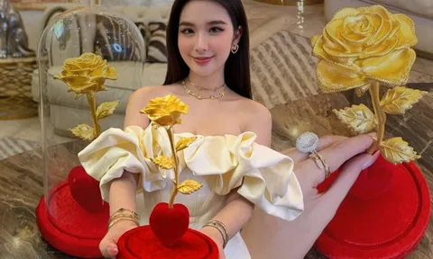 "Phú bà showbiz" khoe được tặng hoa hồng bằng vàng 9999, netizen thi nhau đoán giá