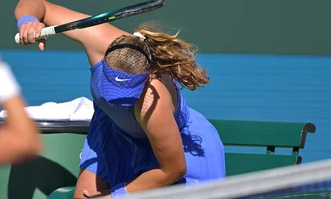 Mỹ nhân tennis 18 tuổi gây phẫn nộ khi thiếu kiềm chế ném vợt, văng tục với khán giả vì thua trận