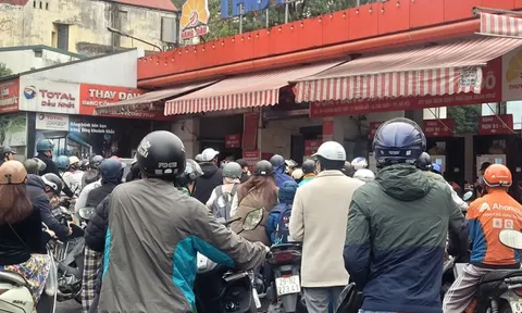 Giá dầu có thể lên 140 USD/thùng, Bộ Công Thương kêu gọi không tích trữ, khuyến khích làm việc từ xa