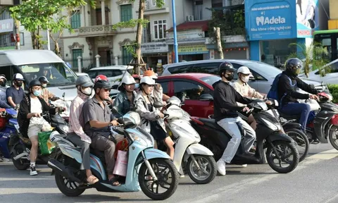 Thủ tướng: Khuyến khích người dân ưu tiên sử dụng xe điện, nhiên liệu sinh học