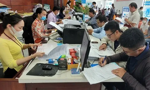 Lương cơ sở dự kiến tăng 8% từ 1-7, những khoản nào sẽ được điều chỉnh theo?