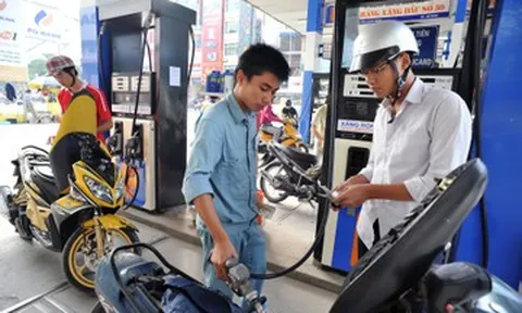 Giờ điều chỉnh giá xăng dầu linh hoạt: Mặt tích cực ít được nhắc tới