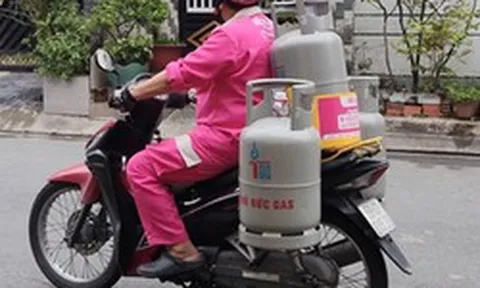 Quán ăn chật vật giữ giá