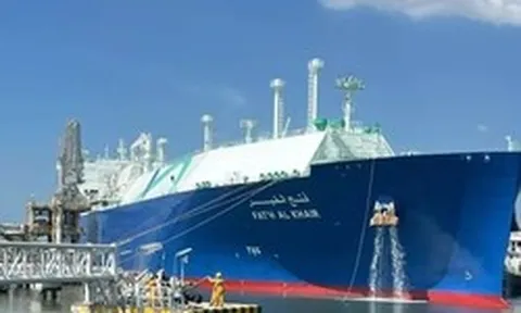 Tàu chở 63.000 tấn LNG cập cảng, PV GAS đảm bảo khí cho sản xuất điện và công nghiệp