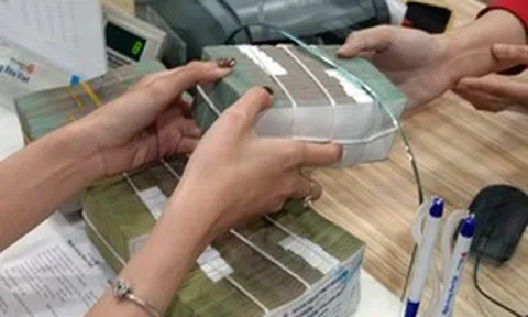 Sốt ruột vì đáo hạn toàn bộ sổ tiết kiệm 200 triệu để mua vàng