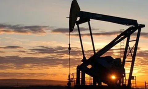 Dầu tiếp đà tăng khi Mỹ cân nhắc tấn công cơ sở xuất khẩu dầu mỏ của Iran