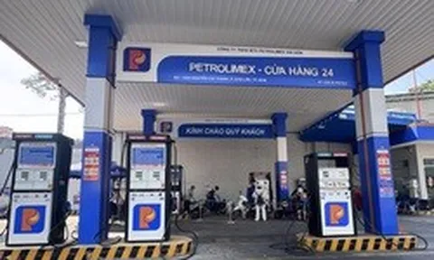 Vì sao các nước xả kho, giá dầu thế giới vẫn tăng cao?