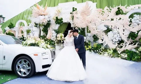 Ảnh cưới nét căng của cầu thủ Đức Huy và MC Huyền Trang Mù Tạt