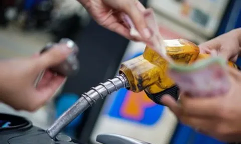 Bún, phở tăng giá 3.000-5.000 đồng; tính phương án hạ nhiệt giá xăng dầu