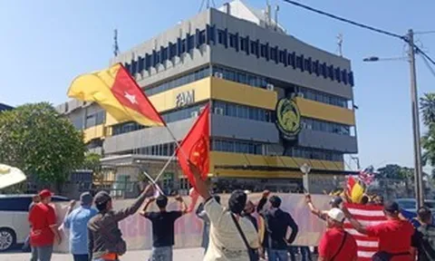 NHM Malaysia biểu tình trước trụ sở FAM, đe dọa quy mô sẽ ngày càng lớn hơn