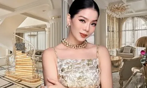Biệt thự của "chị đại" Lệ Quyên: Cầu thang dát vàng lóng lánh như cung điện, tiết lộ 3,6 tỷ chỉ đủ xây cái cổng nhà
