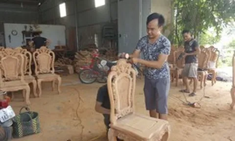 Từ 20 triệu đồng, anh thợ SN1990 thu 20 tỷ/năm nhờ chiếc máy đục CNC 'vực dậy' cả một nghề truyền thống