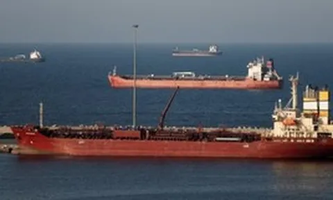 Iran bất ngờ cho phép tàu chở dầu một quốc gia châu Á đi qua eo biển Hormuz, hơn 100.000 thùng dầu sẽ cập cảng trong ngày 19/3