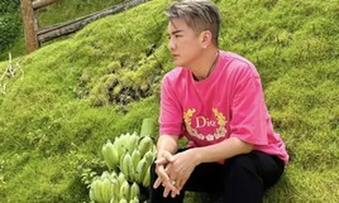 Đàm Vĩnh Hưng kể về 1 nam ca sĩ đình đám: "Người ấy đã chủ động đến bên tôi và đưa tay vuốt má"