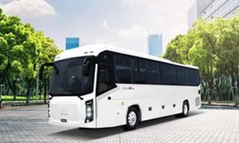 KIM LONG MOTOR xuất khẩu lô xe bus "Made in Việt Nam" thuần điện và diesel đầu tiên sang Thái Lan