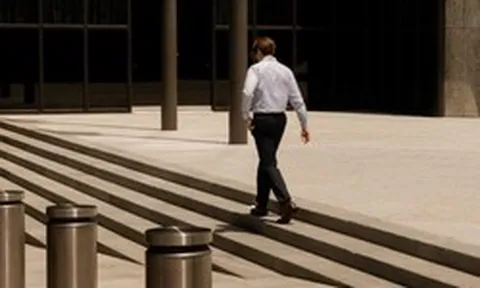 Tập đoàn sa thải 60.000 nhân sự, lợi nhuận giảm 67% vẫn tuyên bố sẽ thu 100 tỷ USD nhờ “canh bạc mới”