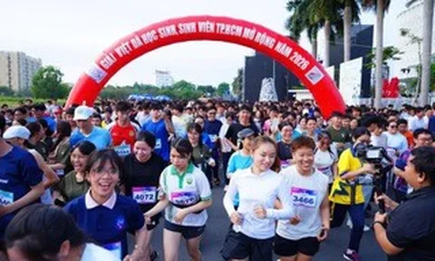 Hơn 1 tỉ đồng học bổng trao tặng sinh viên tại ngày hội sức trẻ