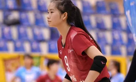 Libero 14 tuổi gây sốt ở Cúp bóng chuyền Hoa Lư, lên U18 Việt Nam