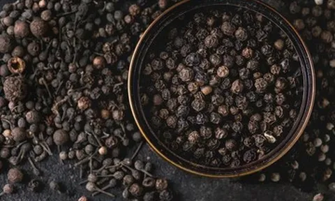 Việt Nam vươn lên dẫn đầu nguồn cung “vàng đen” cho Thái Lan