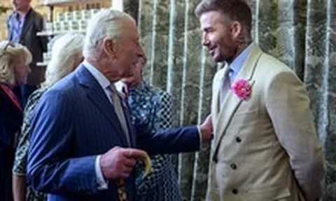 David Beckham gây bão khi thông báo "đầu quân" cho Chelsea