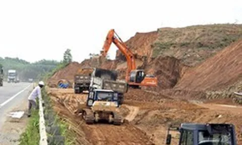 Đề xuất cho phép bù trừ chi phí nhiên liệu nhằm gỡ khó cho nhà thầu