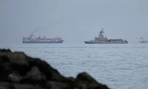 "Tặng" Iran 14 tỉ USD tiền bán dầu, Mỹ vẫn không ngăn nổi đà tăng giá dầu?