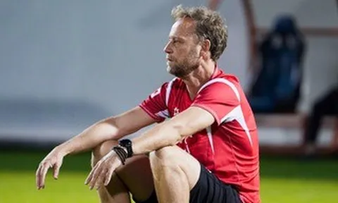 Cựu HLV tuyển Thái Lan tiếp tục chê bai nghiệp vụ trọng tài V-League