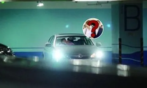 Nữ ca sĩ đình đám bại lộ chuyện ngoại tình với NSX âm nhạc vì 1 bức ảnh, nhà đài thông báo cắt sóng