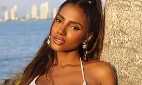 Hoa hậu 28 tuổi tố bị Ricky Martin cướp bạn trai