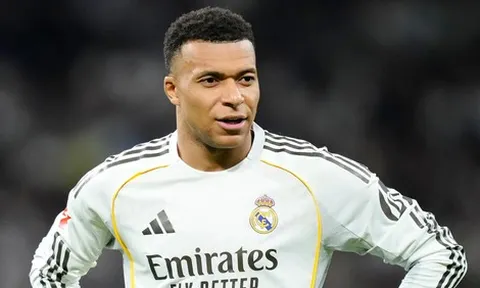 Không thể tin nổi: Nhân viên y tế "chụp nhầm chân" khiến Kylian Mbappe chấn thương vẫn phải ra sân thi đấu