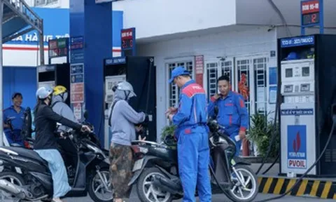 Hai ‘ông lớn’ lọc dầu đồng loạt báo tin vui liên quan mặt hàng xăng dầu