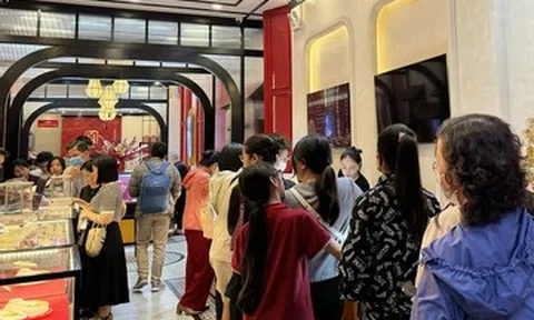 Cận cảnh 'phố vàng' Trần Nhân Tông sau khi công an xuất hiện ở tiệm vàng Bảo Tín Minh Châu