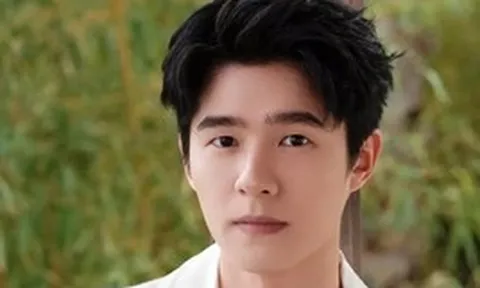 Ba nam diễn viên bị phát hiện tới quán bar 'tay vịn'