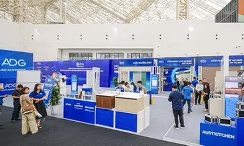 Gian hàng gần 600m² của Austdoor tại Vietbuild 2026