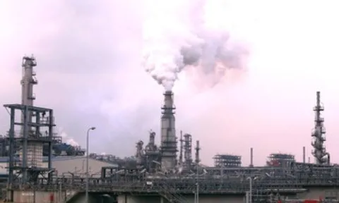 Bên trong nhà máy lọc dầu lớn nhất nước ở Thanh Hóa chạy 24/7 đợt cao điểm