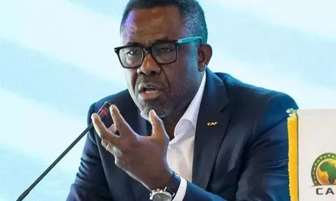 Tổng thư ký Liên đoàn bóng đá châu Phi Mosengo-Omba từ chức