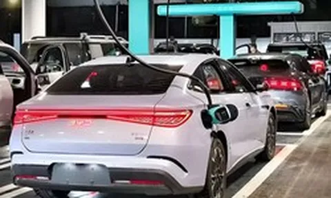 Trung Quốc đang bỏ quá xa các đối thủ về khả năng sạc xe điện: Sạc 9 phút đi 600 km, hết BYD đến CATL, Huawei khoe công nghệ 'đỉnh chóp'