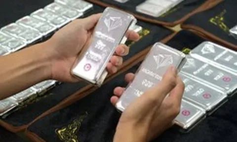 Giá bạc biến động mạnh sau tuyên bố của Tổng thống Donald Trump