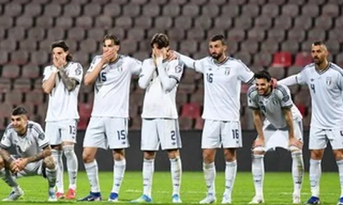 Ý lại "ngồi nhà" xem World Cup