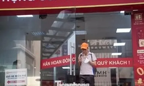 Cảnh tượng lạ tại cửa hàng vàng Bảo Tín Minh Châu