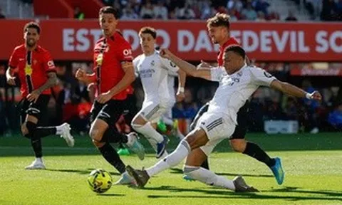 Real Madrid lạc lối, cuộc đua La Liga nghiêng về Barcelona