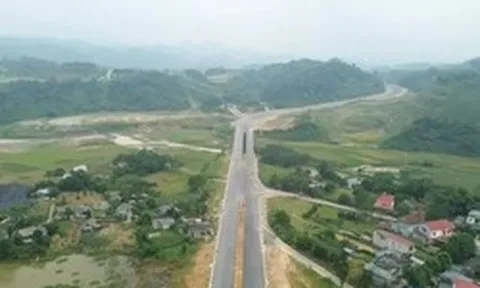 Hình ảnh tuyến đường nghìn tỷ phục vụ xuất nhập khẩu qua Lào Cai chuẩn bị thông xe