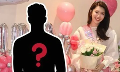 "Thuý Ngân làm đám cưới, giấu chú rể bên trong"