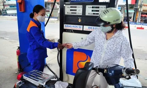 Giá xăng dầu giảm mạnh, có loại hạ tới gần 2.000 đồng/lít