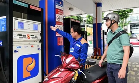 Nhập khẩu xăng dầu tháng 3 tăng đột biến, Bộ Công Thương báo tin vui mới