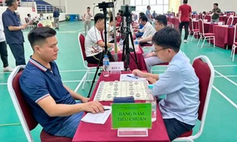 Bài học từ "cú trượt" của Lại Lý Huynh