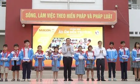 Hoàng Đức vắng mặt, hoạt động "Áo ấm đến trường" vẫn diễn ra thuận lợi
